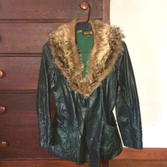 Vintage Leather Jacket with Fur Collar - Picture 3 of 16